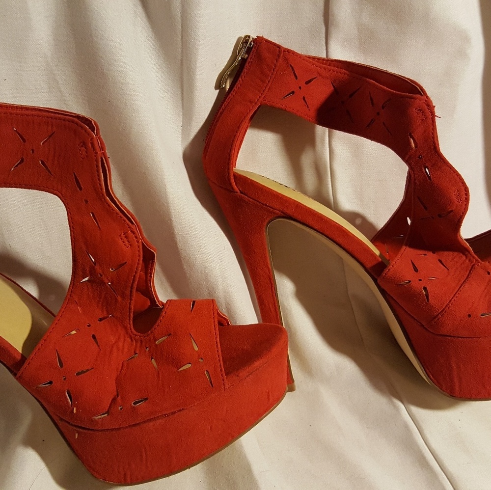 Red suede heels - Picture 2 of 5